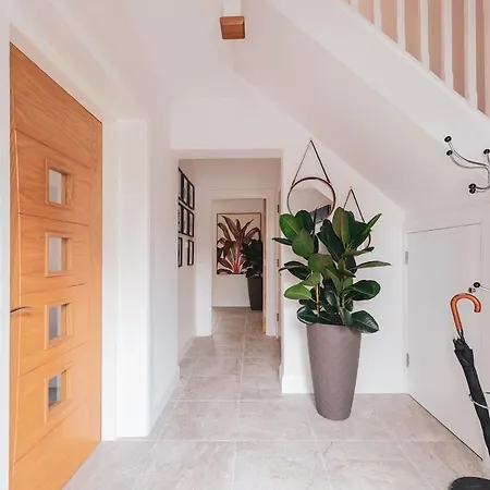 Luxurious 5-bed Property Holiday home