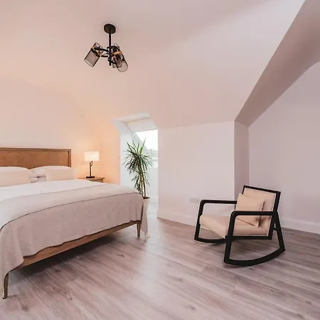 Luxurious 5-bed Property 別荘 *