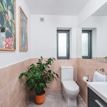 Luxurious 5-bed Property 別荘