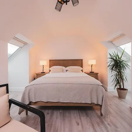Luxurious 5-bed Property Nyaraló