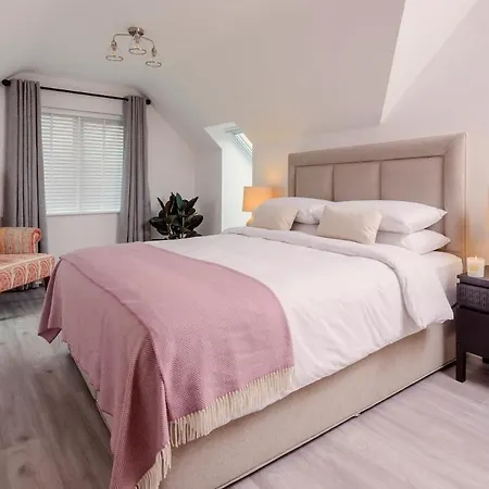 Luxurious 5-bed Property *